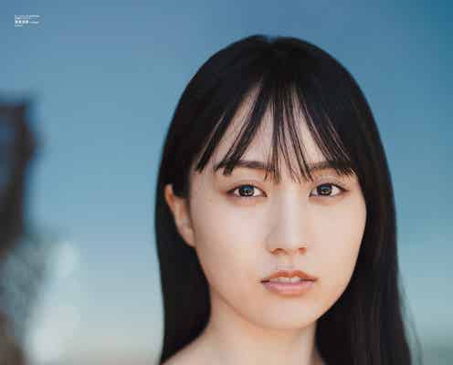 乃木坂46賀喜遥香、キャミ姿で素肌輝く 洗練された美貌披露