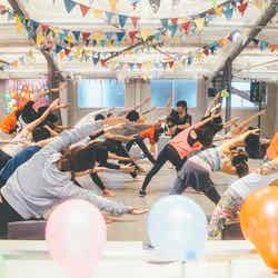 心と体を目覚めさせるヨガ/画像提供:Afro&Co.