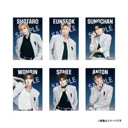 ランダムスクエア缶バッジ(全6種) 税込660円(C)2025 SM ENTERTAINMENT JAPAN (C)SM Ent.