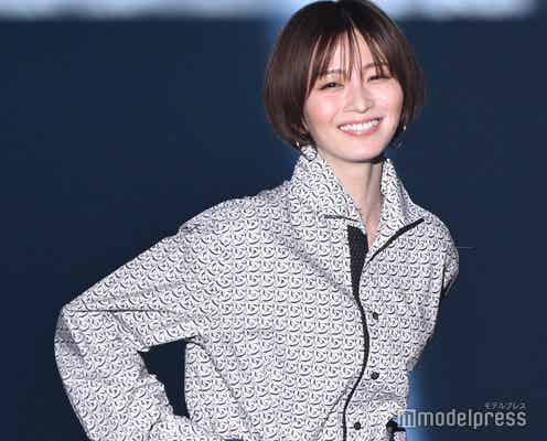 岡崎紗絵、美スタイル際立つパンツスタイル 圧巻ウォーキング披露【TGC熊本2025】