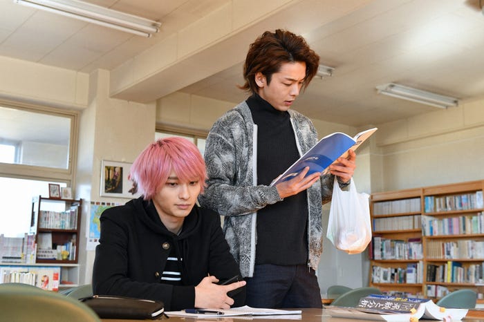 横浜流星、中村倫也/「初めて恋をした日に読む話」第5話より(C)TBS