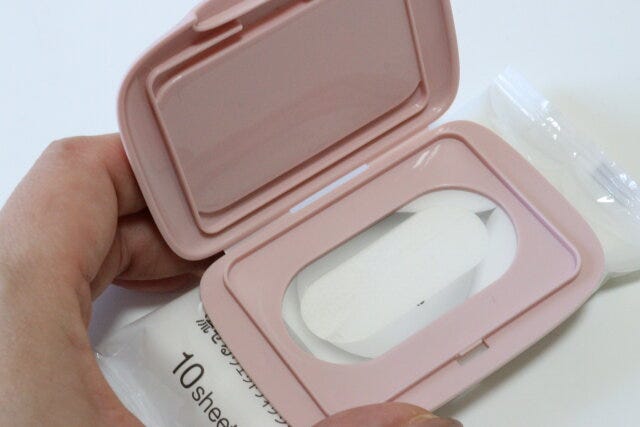 ウェットシートのフタ