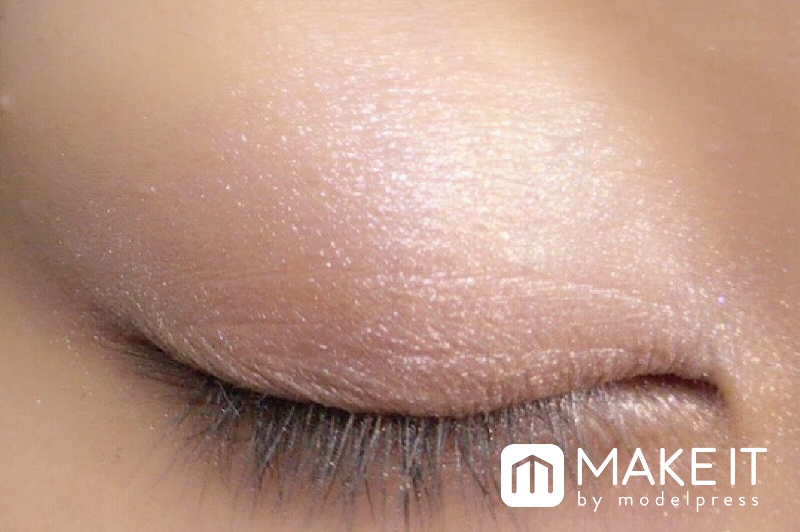 【セザンヌ】「トーンアップアイシャドウ」“04”使用 (C)メイクイット