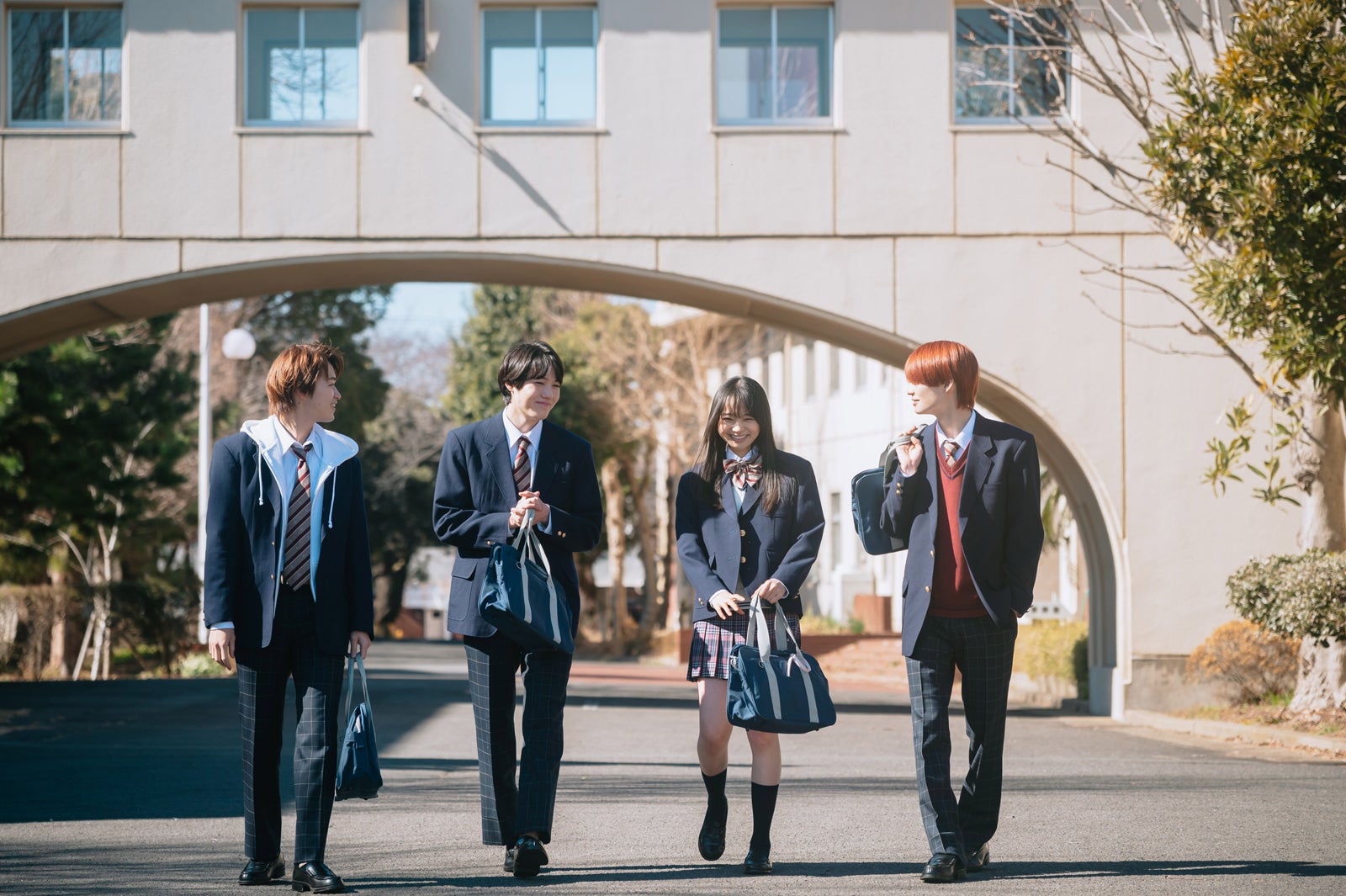 大倉空人、小泉光咲、林芽亜里、杢代和人「熱愛プリンス」第1話（C）青月まどか／「熱愛プリンス」製作委員会・MBS