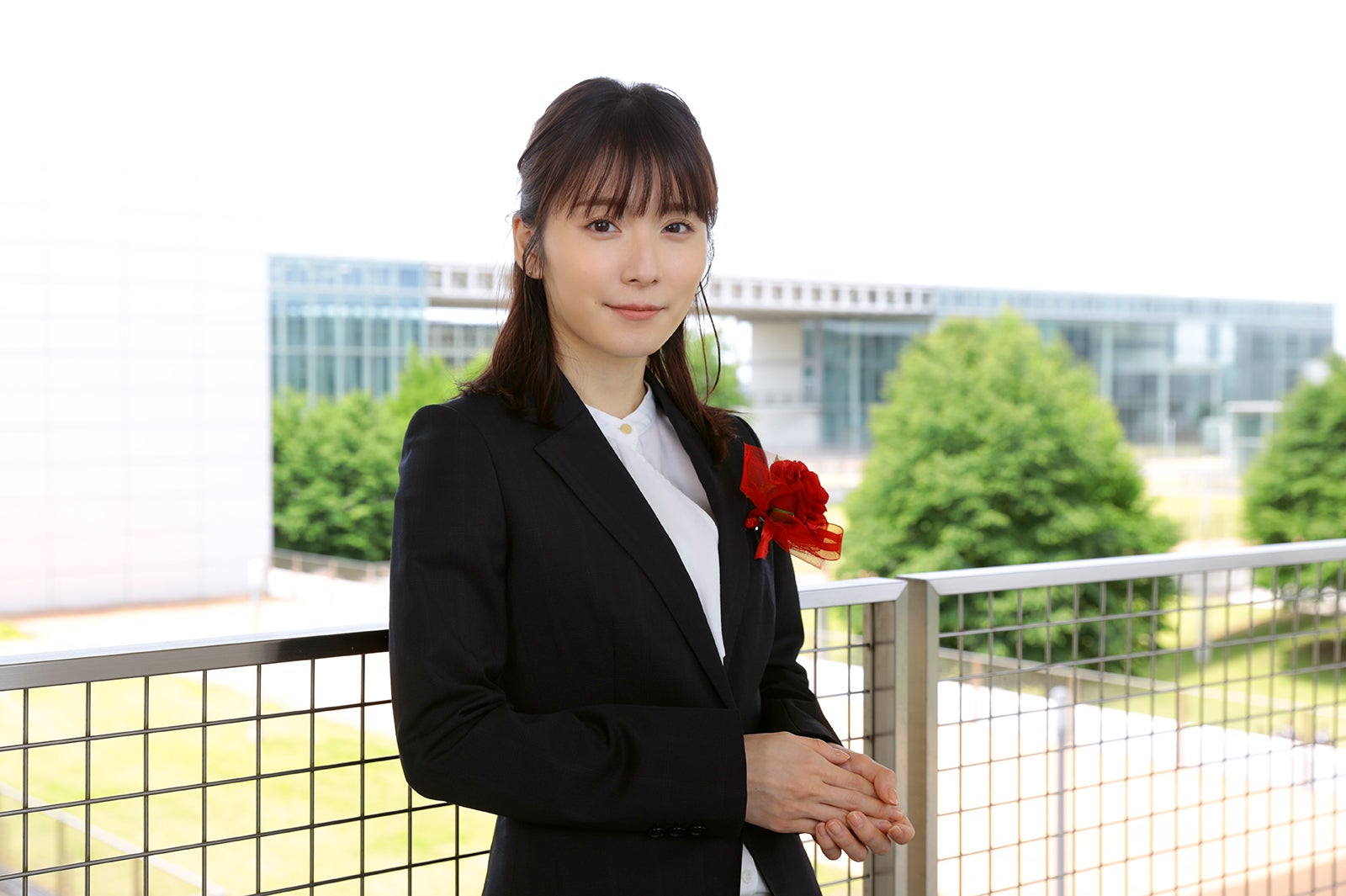 松岡茉優、主演ドラマ「最高の教師」クランクイン　生徒に突き落とされる重要場面「信頼のできるチーム」
