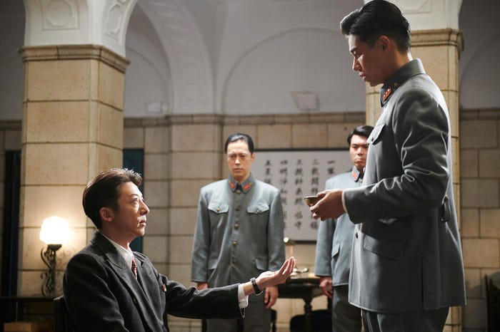 高橋一生、東出昌大(C)NHK