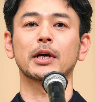 妻夫木聡 瞳潤ませ万感 初受賞「悪人」でタッグ李監督と感動共演「一緒の歴史で歩めていて光栄」