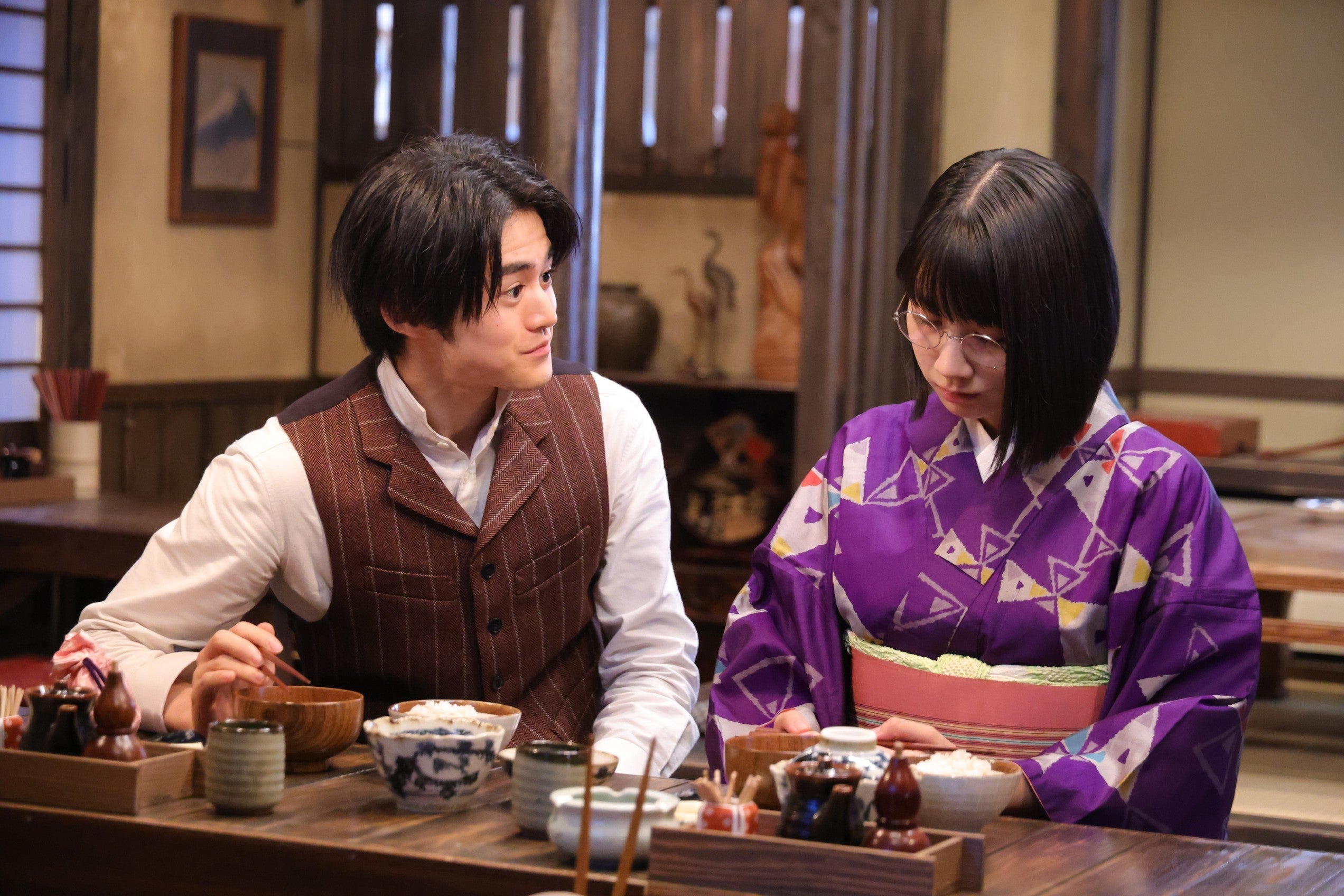 鈴鹿央士、松本穂香「嘘解きレトリック」第3話（C）フジテレビ