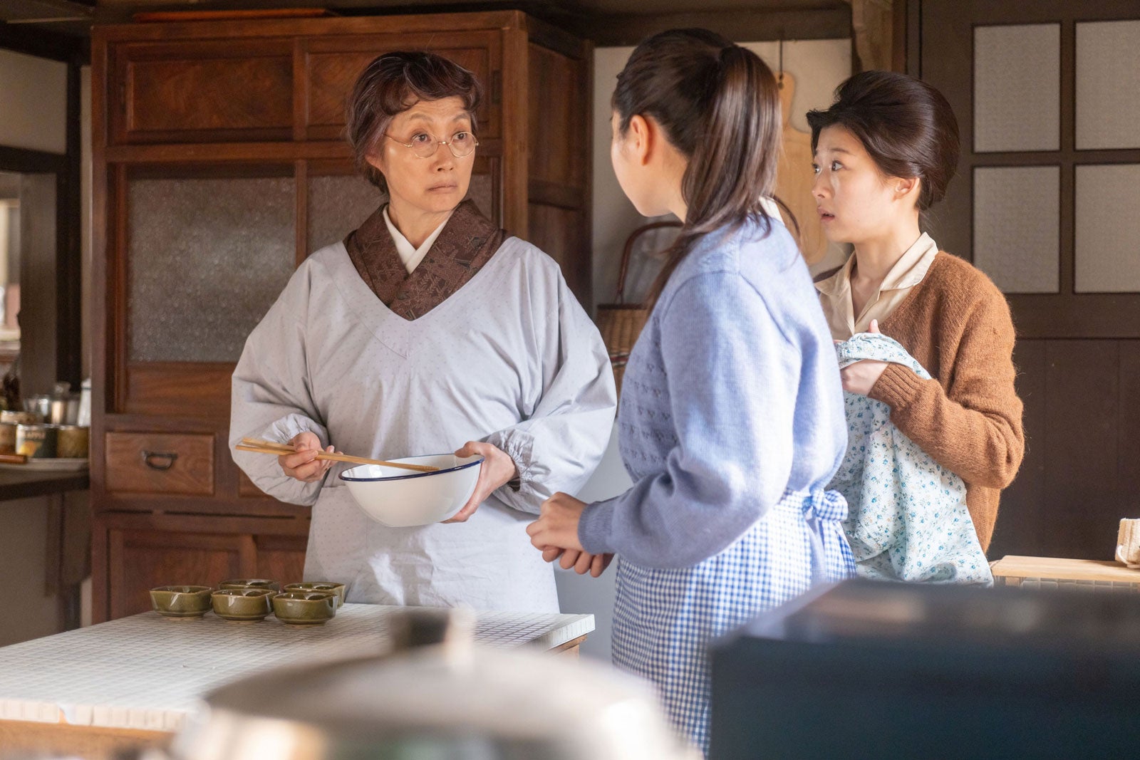 余貴美子、毎田暖乃、伊藤沙莉「虎に翼」第112話（C）NHK