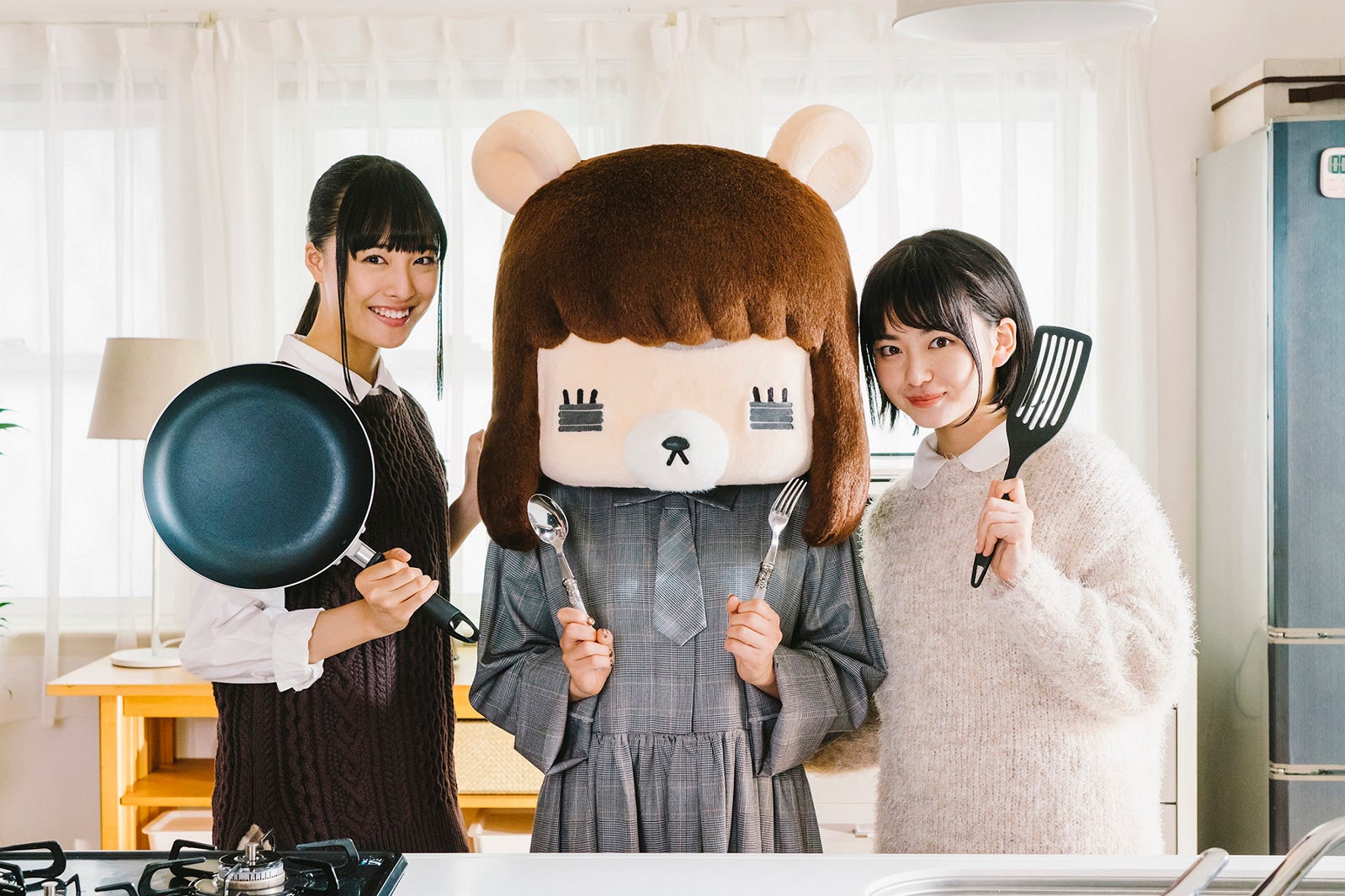 山田杏奈＆大友花恋、コレサワがドラマ現場に表敬訪問 “れ子ちゃん”と対面で「かわいい」＜新米姉妹のふたりごはん＞