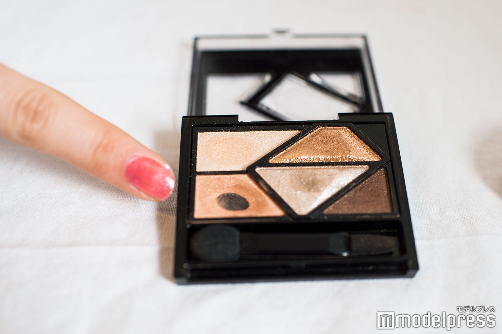 ケイトメタルグラマーアイズBR-2のお気に入りのカラー（C）モデルプレス