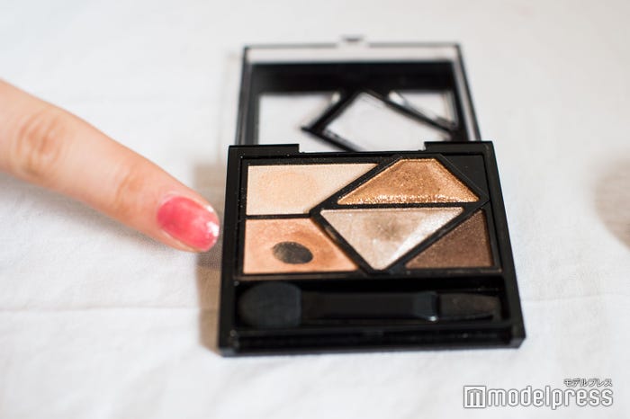 ケイトメタルグラマーアイズBR-2のお気に入りのカラー(C)モデルプレス