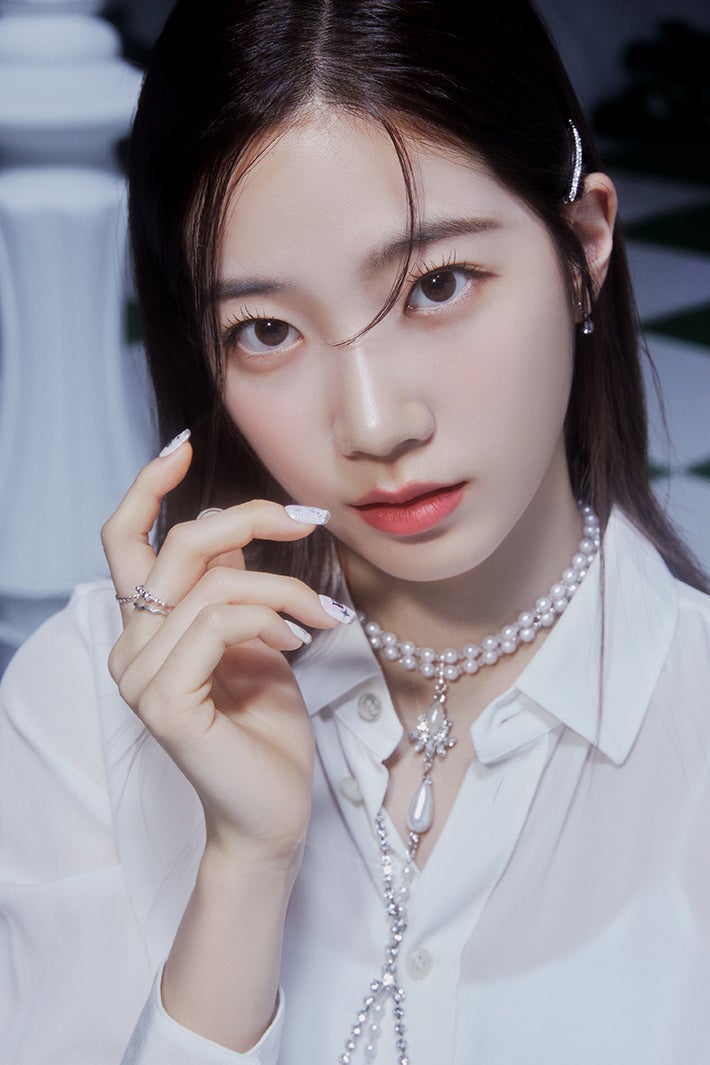 カズハ／LE SSERAFIM（P）＆（C）SOURCE MUSIC