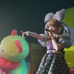 きゃりー、現地パリファンと「ファミリーパーティ」「つけまつける」を大合唱