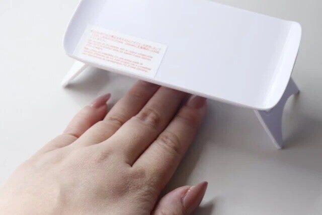 ダイソーのUV－LEDレジンライト