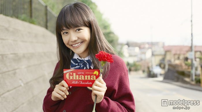 「コンビニ」篇に出演する松井愛莉