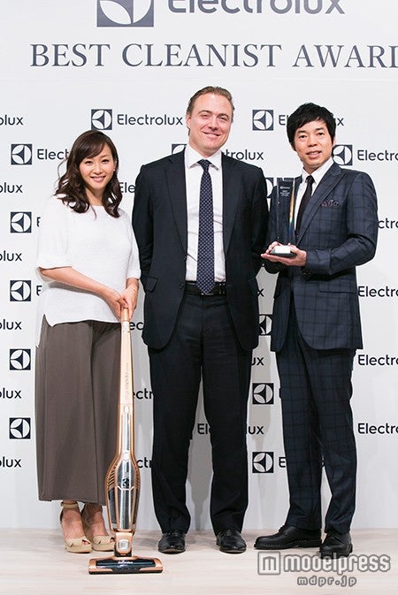 （左から）藤本美貴、Henrik Bergström氏、今田耕司