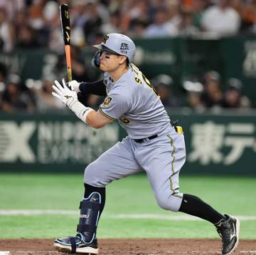 阪神・佐藤輝 新人から6年連続50打点到達 六回一時逆転2点適時打 惜敗の中で主砲の意地