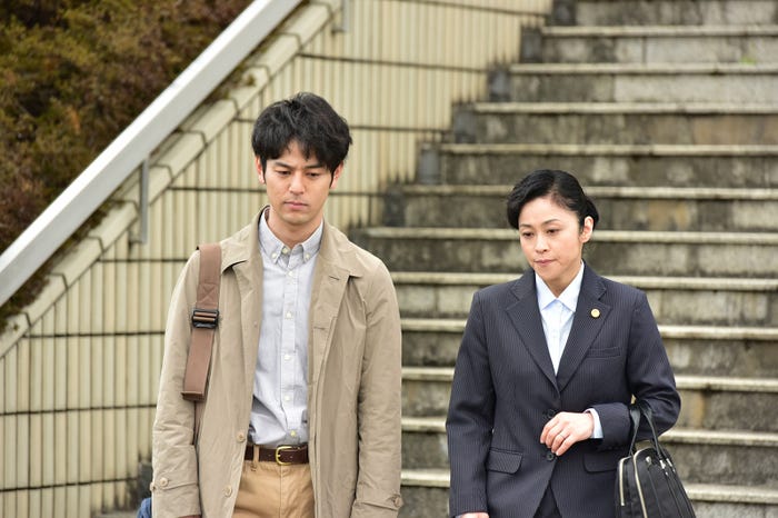 妻夫木聡、濱田マリ(C)2017「愚行録」製作委員会