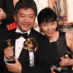 是枝裕和監督、安藤サクラ「第42回日本アカデミー賞」授賞式より（C）モデルプレス