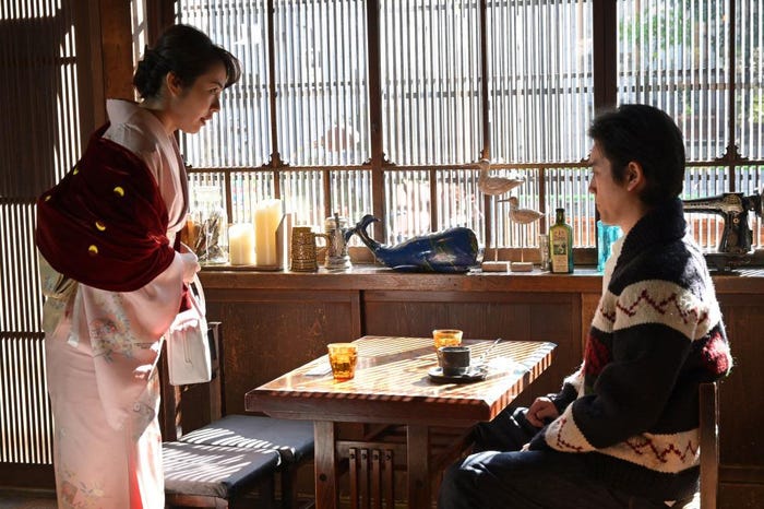 磯山さやか、桐谷健太(C)TBS