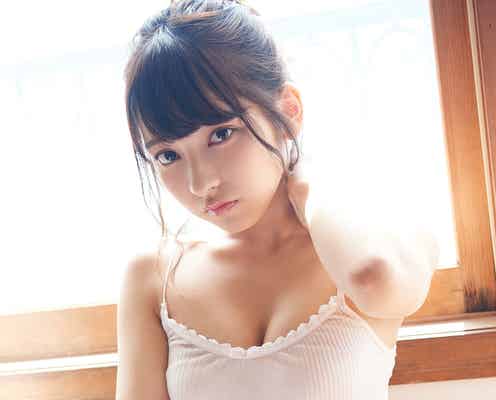 ふんわり美バスト&洗練されたビジュアル“奇跡の原石”十味とは?初水着で注目集める