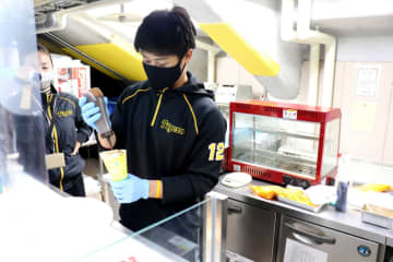 甲子園スタジアムグルメはガチで凄い 始まりは05年の赤星ラーメン 20年超えるトライ＆エラーの歴史