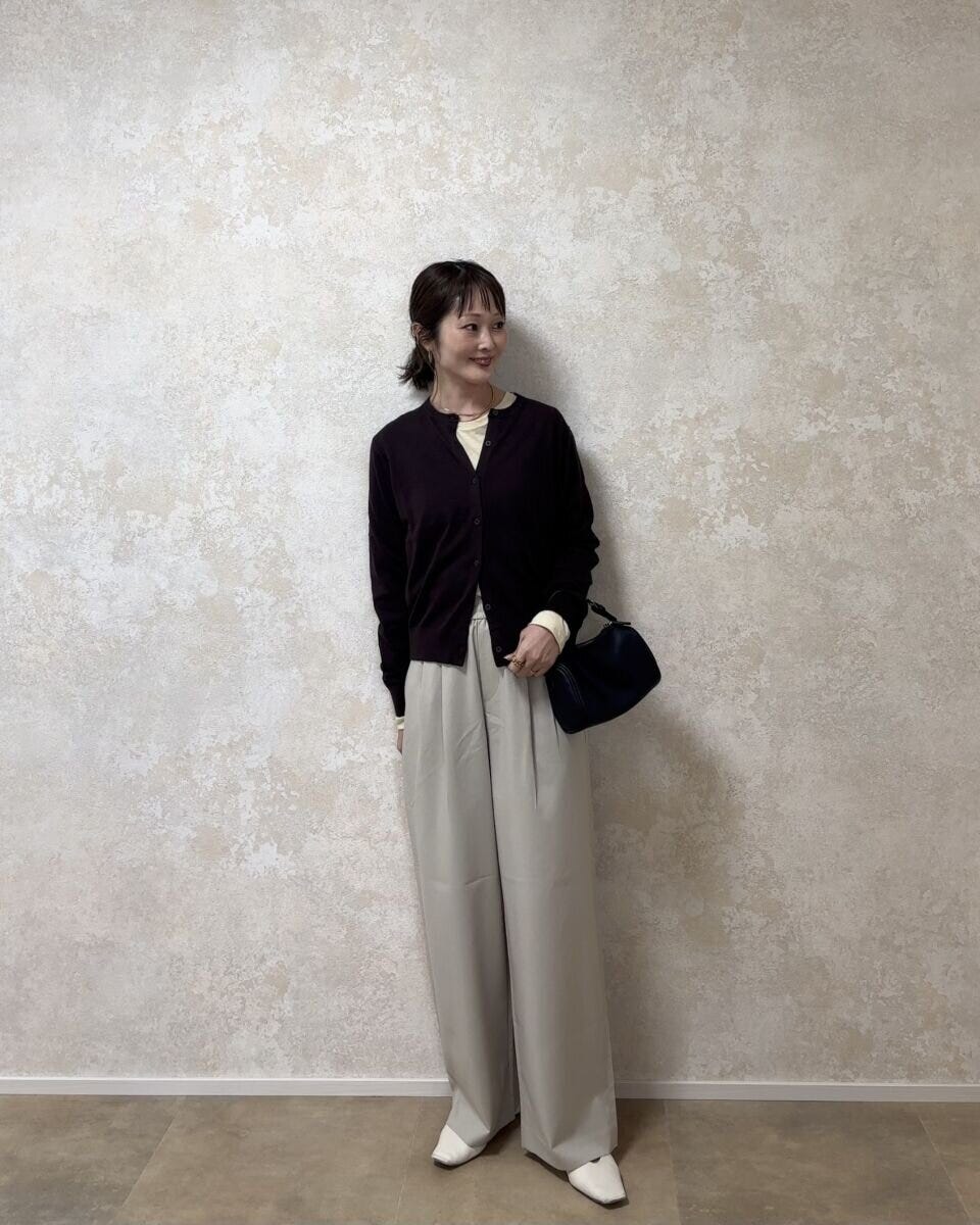 ユニクロシアーT ユニクロシアーTとカーディガンレイヤードコーデ