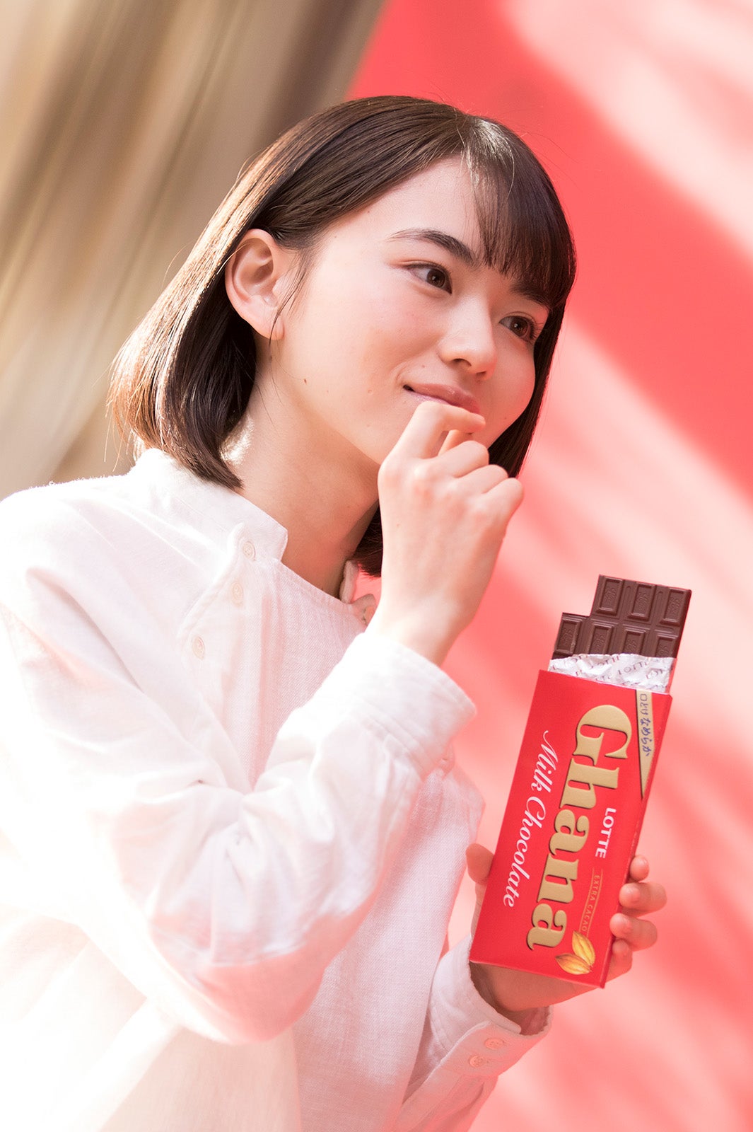 浜辺美波／新CMメイキングカット（提供画像）