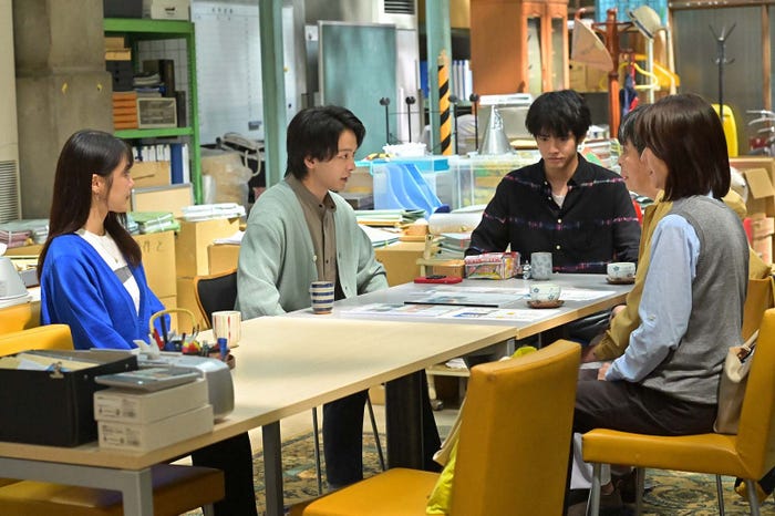 有村架純、中村倫也、赤楚衛二、森下能幸、山本未來「石子と羽男―そんなコトで訴えます?―」最終話より(C)TBS