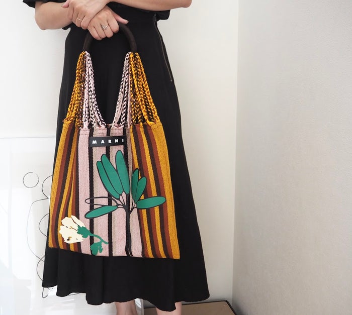 新作のフラワーモチーフ マル二マーケット のハンモックバッグで夏のおしゃれをアップデート モデルプレス