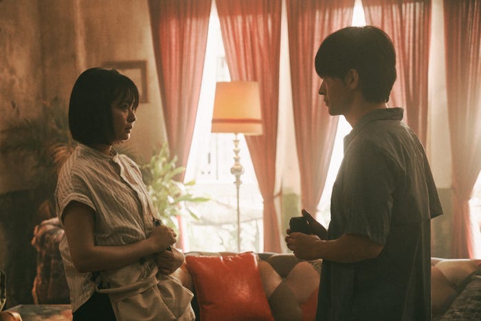 莉子、佐野玲於「インフォーマ -闇を生きる獣たち-」(C)AbemaTV,Inc.