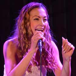 舞台「誓い~奇跡のシンガー~」プレミアムライブに出演した土屋アンナ