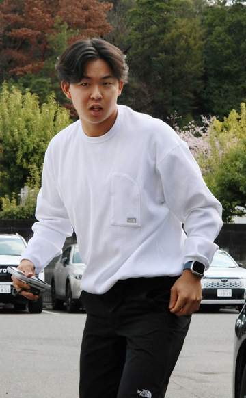 広島・ドラ1平川がリハビリ開始「早く治したい」 フェンス激突で「右肩肩鎖関節損傷」の診断 「課題も出た。向き合っていく」