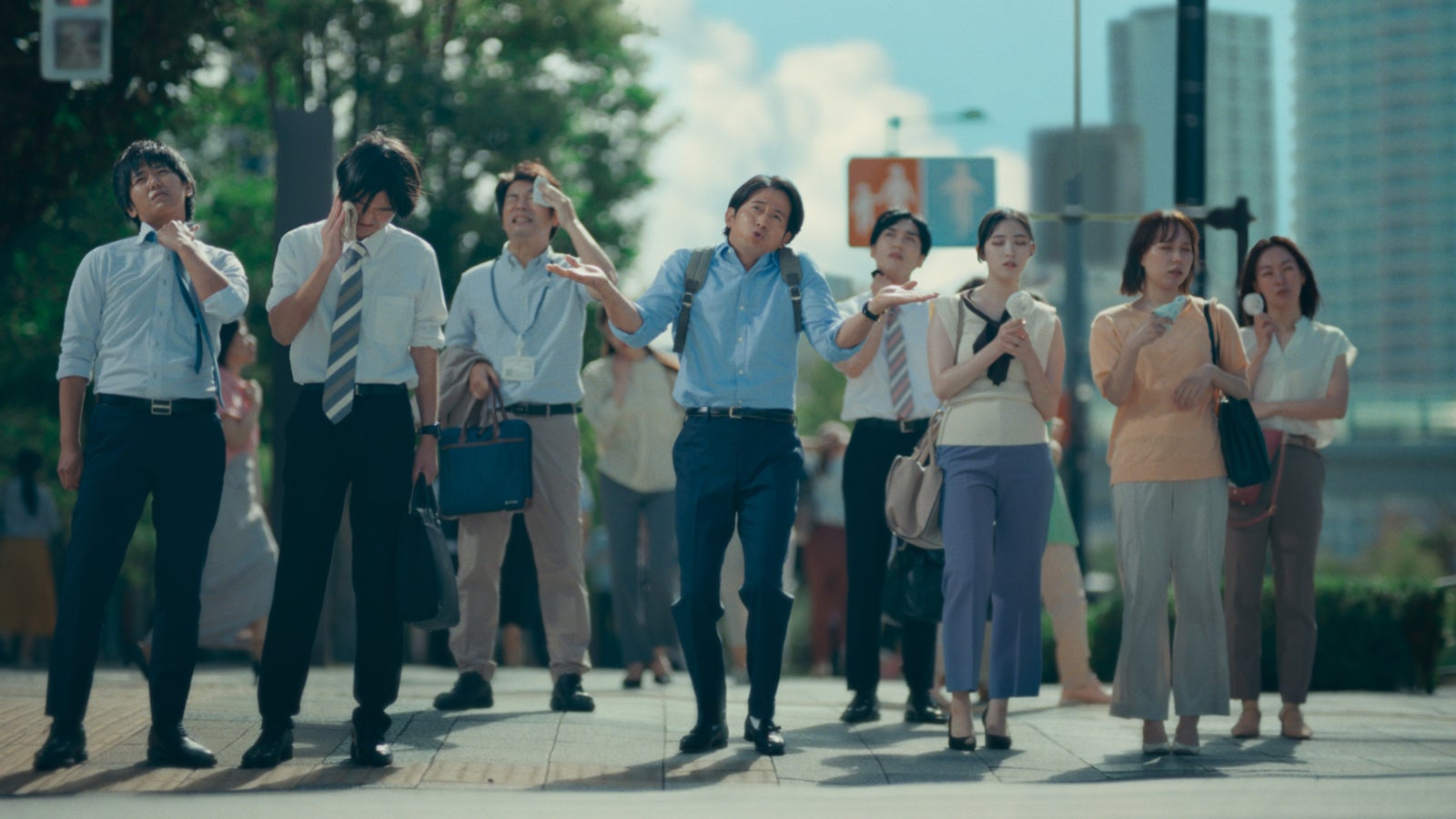 岡田准一／新TVCM「ここ天国かよ」篇より（提供写真）