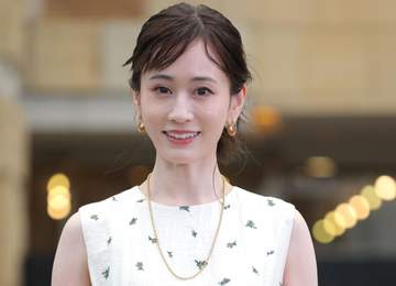 「エモい！」「ジーンとくる」前田敦子 「プライベートぎゅっ」秋葉原駅前ショットに反響続々