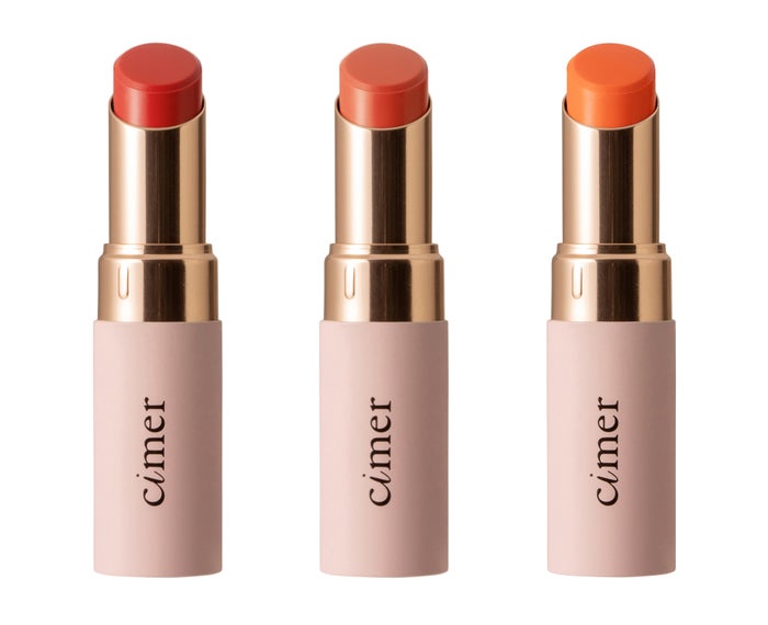 3色展開（左からニュアンスレッド、クラシックベージュ、サンセットオレンジ）／画像提供：株式会社I-ne