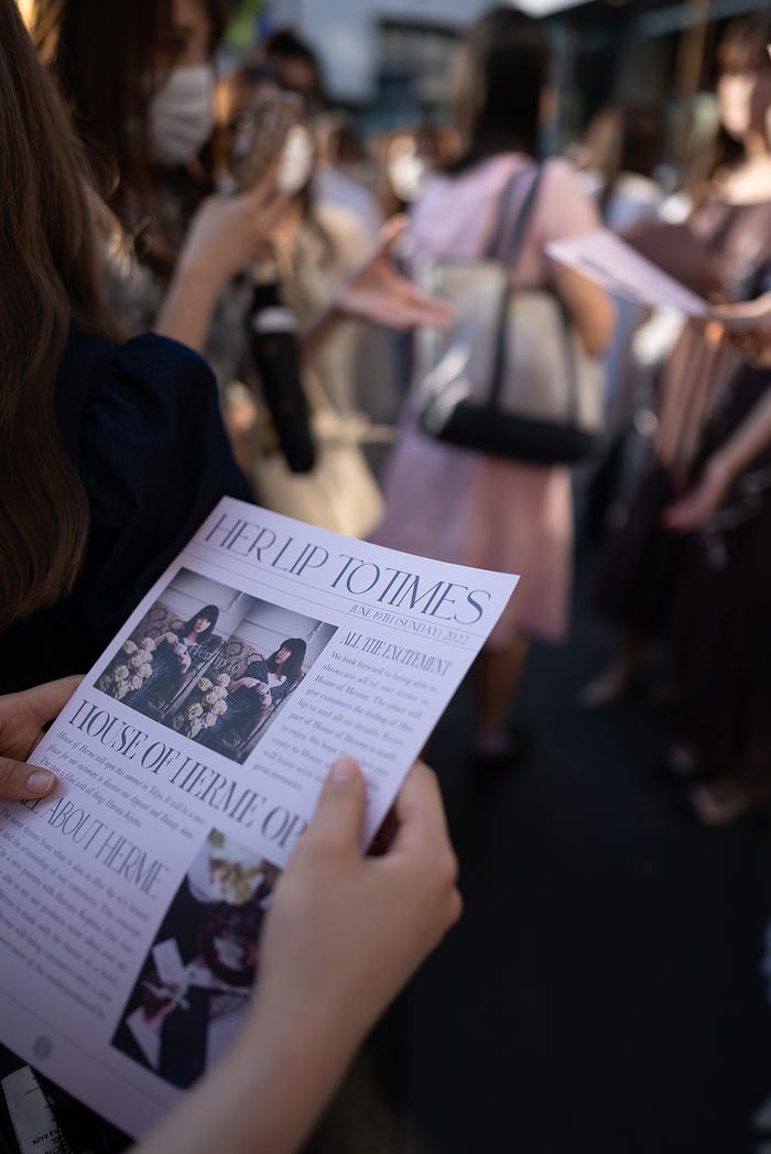 ゲリラで配られた「House of Herme」ビラ(提供写真)