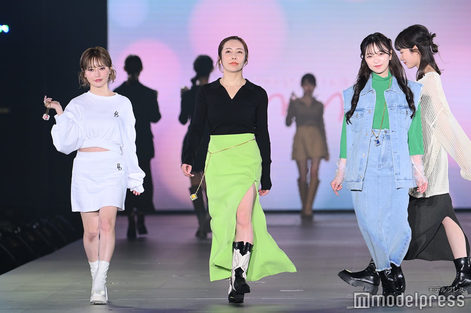 ヘラヘラ三銃士／まりな、ありしゃん、さおりん（C）モデルプレス