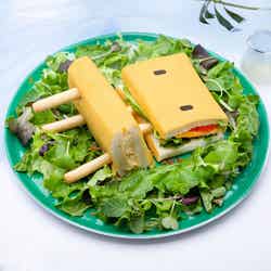 すずめの椅子のサンドウィッチ税込1,540円(C)2022「すずめの戸締まり」製作委員会