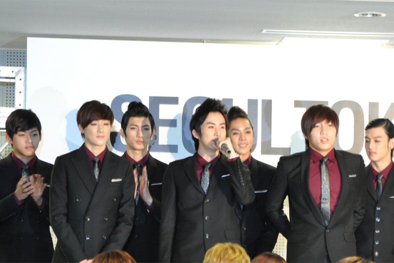 人気K-POPグループが、メンバー2名の脱退を発表