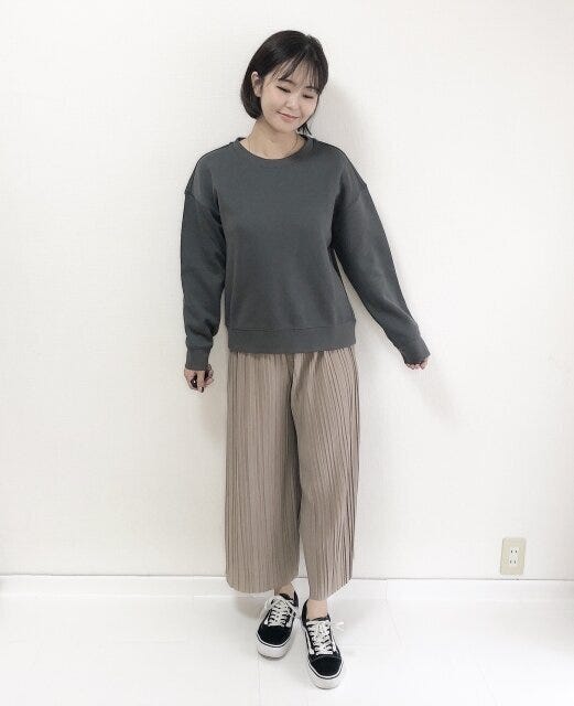 大人におすすめのスウェットコーデ