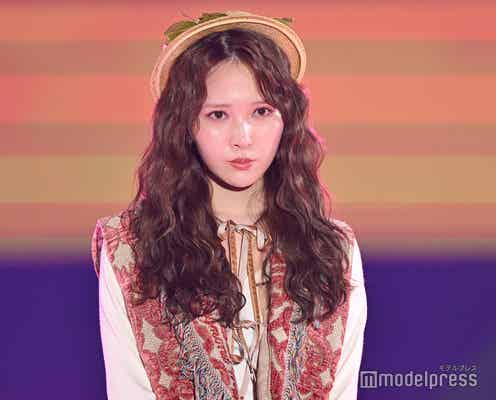 日向坂46加藤史帆、デコ出し×ウェービーヘアで雰囲気ガラリ【GirlsAward 2024 S/S】