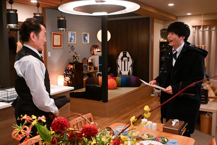 吉田鋼太郎、田中圭「おっさんずラブ-リターンズ-」第1話(C)テレビ朝日