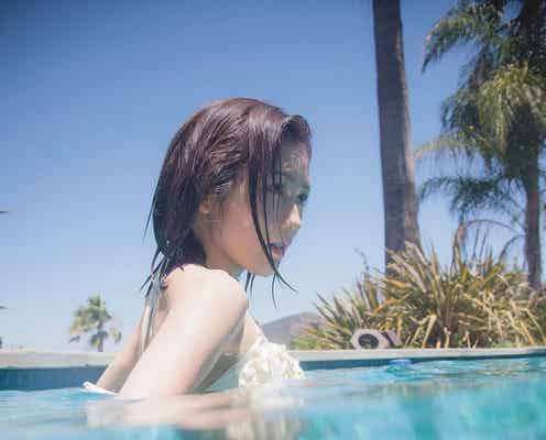 渡辺麻友、セクシーショットに反響止まず “オトナまゆゆ”写真集が異例のスピード重版<コメント到着>