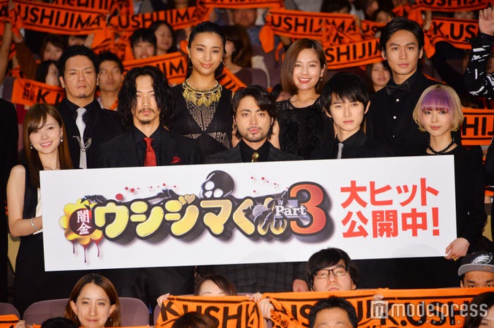 (前列左から)白石麻衣、綾野剛、山田孝之、本郷奏多、最上もが(後列左から)やべきょうすけ、高橋メアリージュン、筧美和子、崎本大海(C)モデルプレス