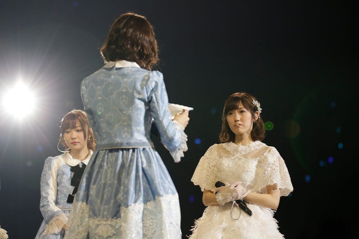 柏木由紀&渡辺麻友(C)AKS