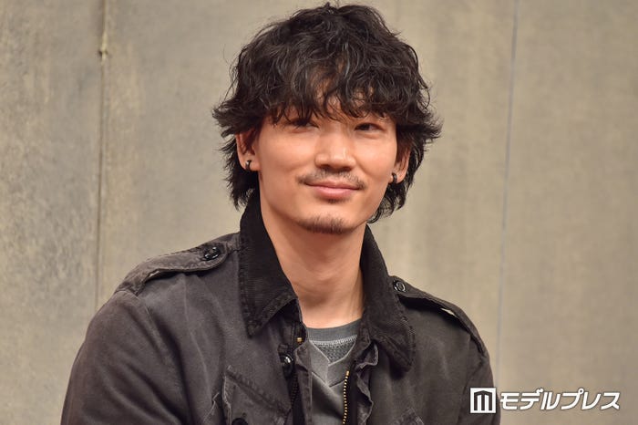 綾野剛(C)モデルプレス