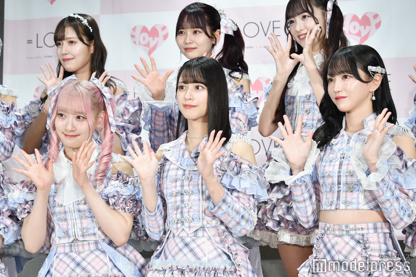 （後列左から）諸橋沙夏、大場花菜、音嶋莉沙（前列左から）齋藤樹愛羅、佐々木舞香、野口衣織（C）モデルプレス