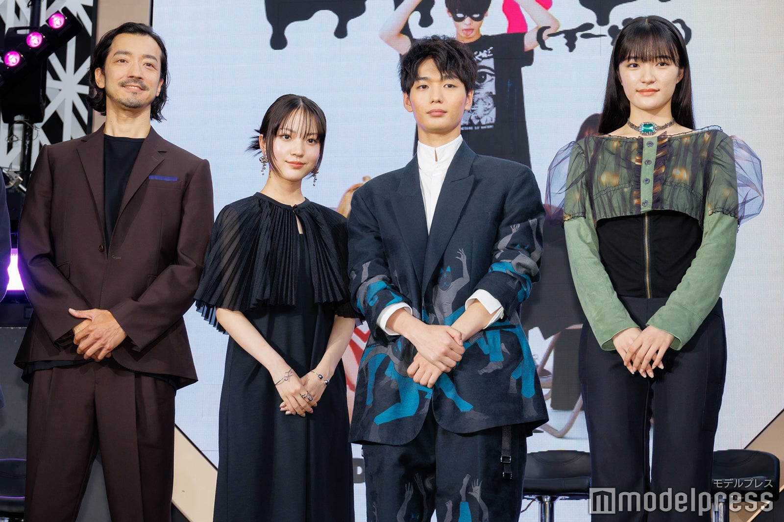 （左から）金子ノブアキ、伊礼姫奈、青木柚、服部樹咲（C）モデルプレス